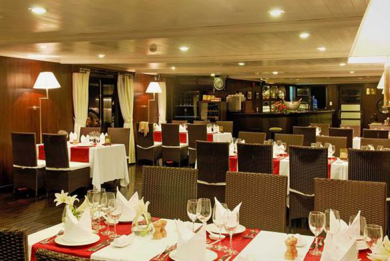 Cruise restaurant