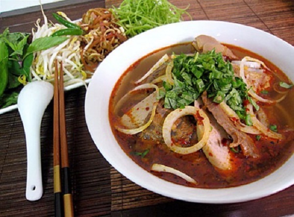 Bún bò huế - món ăn nổi tiếng khắp 3 miền Việt Nam